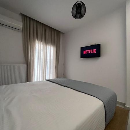 Modern Apartment Close To Airport With Gym And Bbq 이라클리온 외부 사진