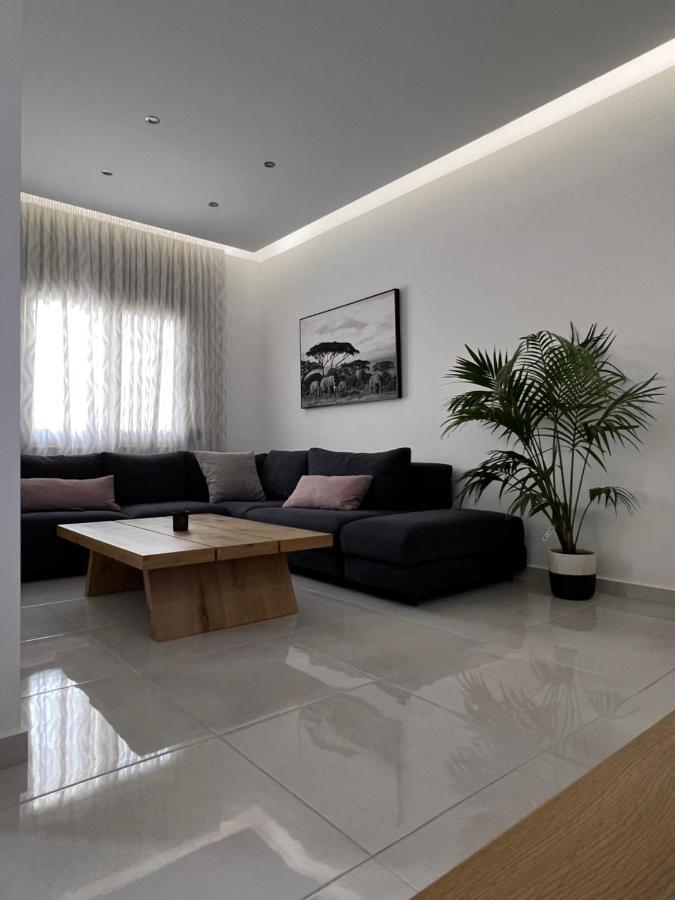 Modern Apartment Close To Airport With Gym And Bbq 이라클리온 외부 사진