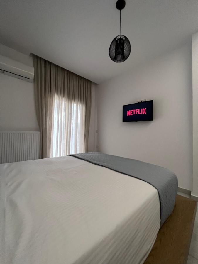 Modern Apartment Close To Airport With Gym And Bbq 이라클리온 외부 사진