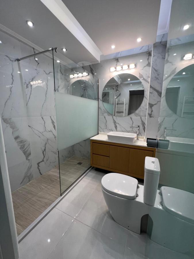 Modern Apartment Close To Airport With Gym And Bbq 이라클리온 외부 사진