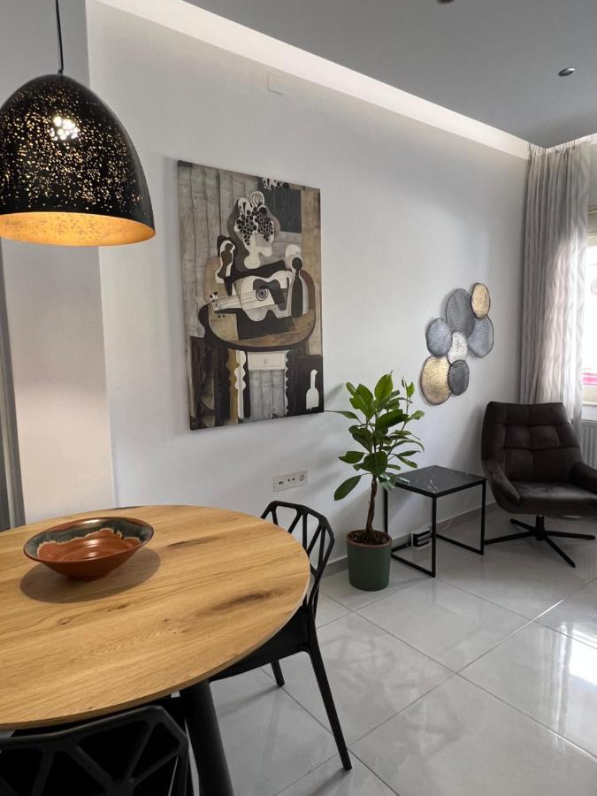 Modern Apartment Close To Airport With Gym And Bbq 이라클리온 외부 사진