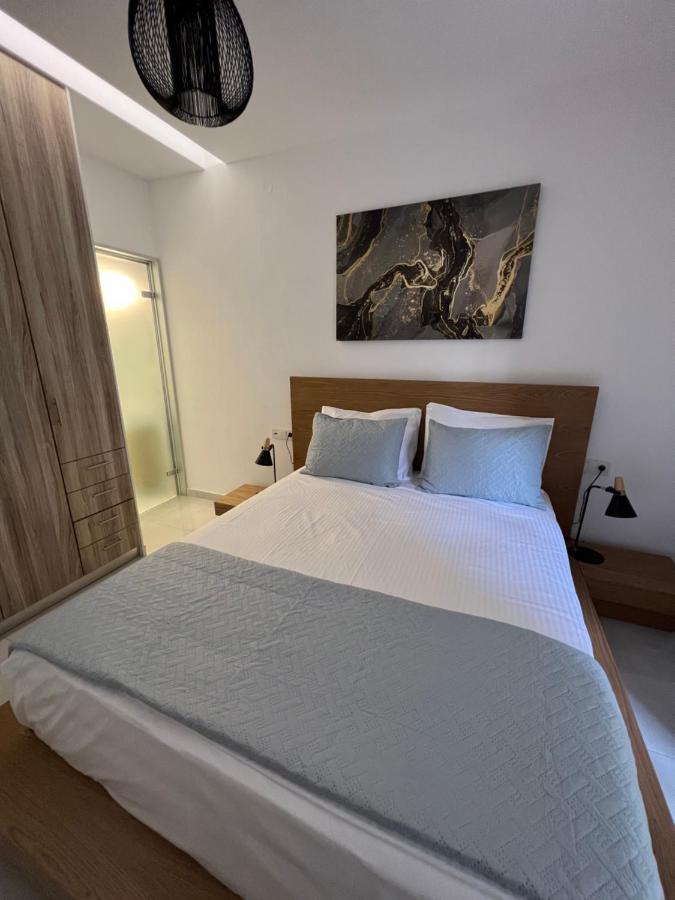 Modern Apartment Close To Airport With Gym And Bbq 이라클리온 외부 사진