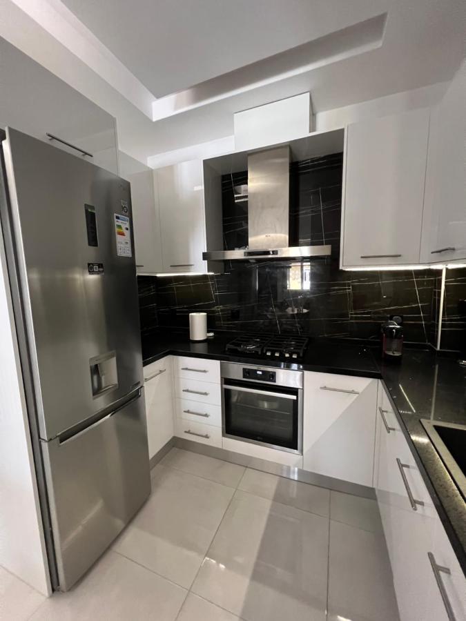 Modern Apartment Close To Airport With Gym And Bbq 이라클리온 외부 사진
