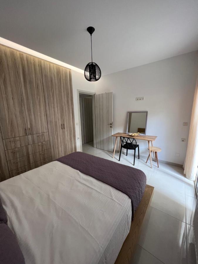 Modern Apartment Close To Airport With Gym And Bbq 이라클리온 외부 사진