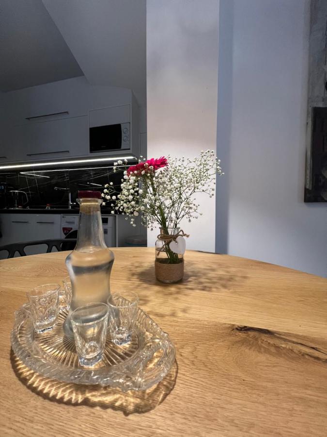 Modern Apartment Close To Airport With Gym And Bbq 이라클리온 외부 사진
