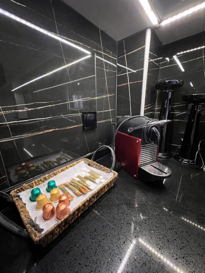 Modern Apartment Close To Airport With Gym And Bbq 이라클리온 외부 사진